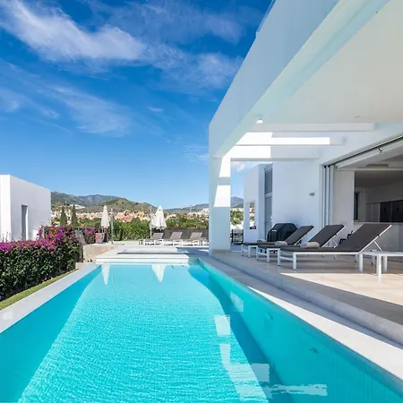 New Luxurious 4-bdrm Next To Beach/golf — La