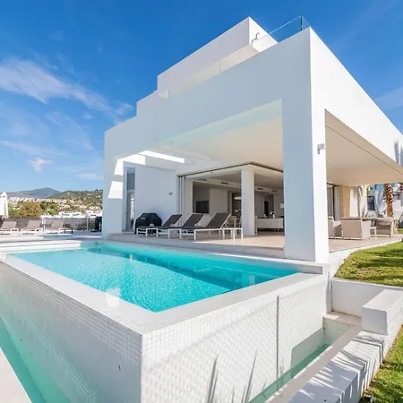 New Luxurious 4-bdrm Next To Beach/golf — La Villa Marbella