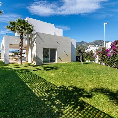 Villa New Luxurious 4-bdrm Next To Beach/golf — La