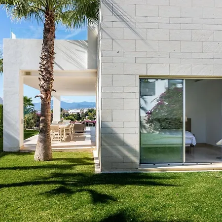 New Luxurious 4-bdrm Next To Beach/golf — La Villa Marbella