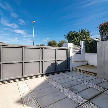 Villa New Luxurious 4-bdrm Next To Beach/golf — La Marbella