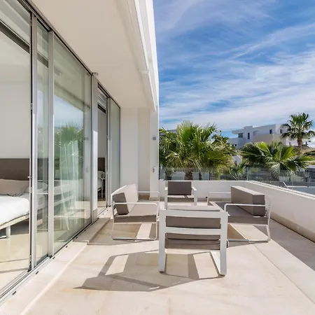 New Luxurious 4-bdrm Next To Beach/golf — La Villa