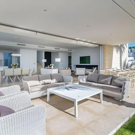 New Luxurious 4-bdrm Next To Beach/golf — La