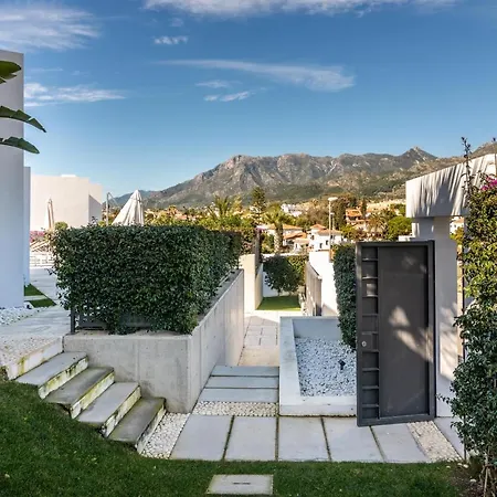 Villa New Luxurious 4-bdrm Next To Beach/golf — La Marbella